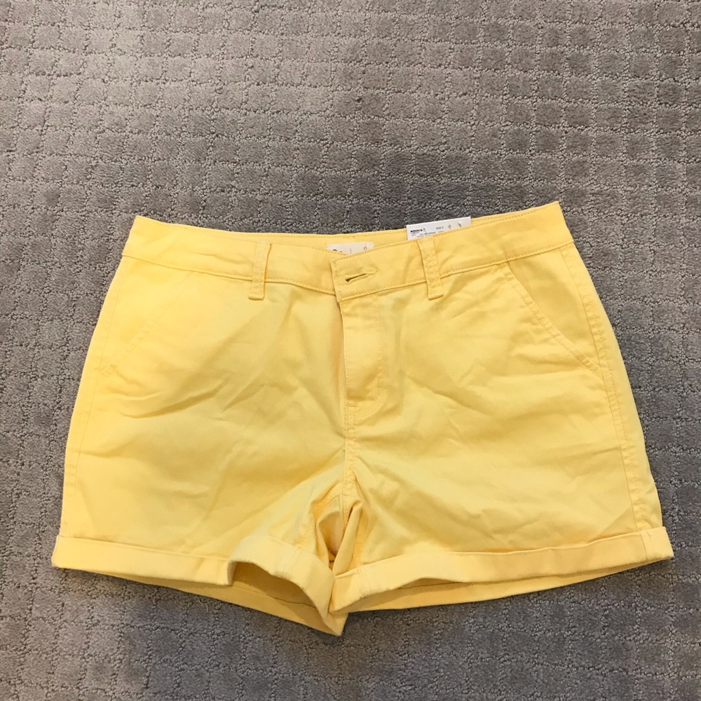 Stretch mid rise shorts